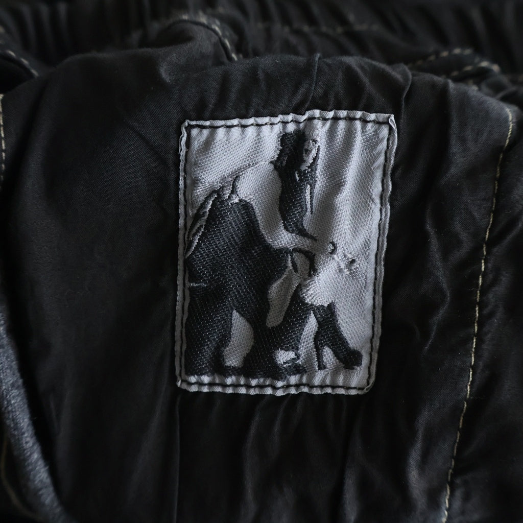 DRKSHDW(ダークシャドウ) 25SS DOUBLE CARGO JUMBO BELAS ダブル カーゴ ジャンボ ベラ コーティング ドローストリング ワイド パンツ ブラック DU01E3398-SBW