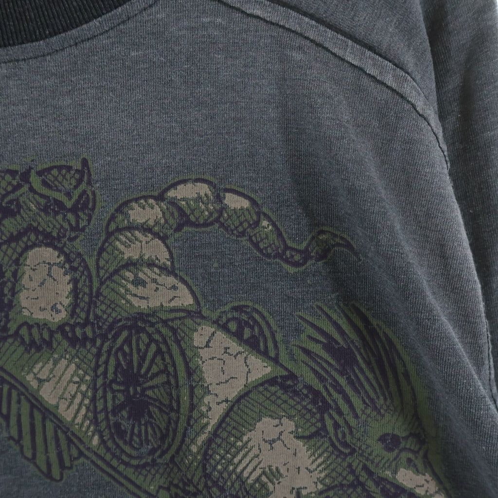 DIESEL(ディーゼル) 26SS T-JORI-A LONG-SLEEVE T-SHIRT WITH GRAPHIC MOTIF グラフィック クルーネック コットン 長袖Tシャツ ロングスリーブ グレー A23002-0WECN
