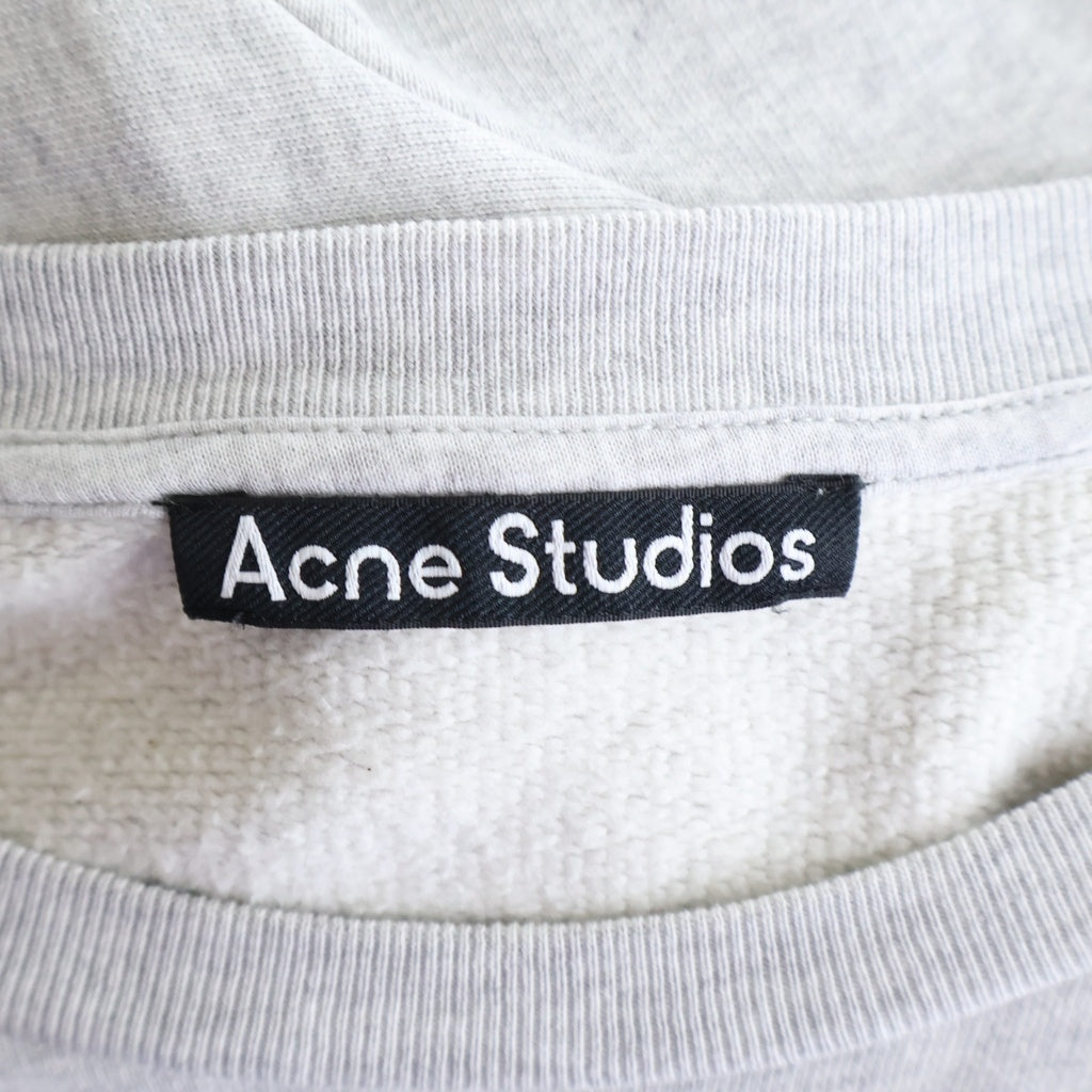 Acne Studios(アクネ ストゥディオズ) 胸フェイスロゴ クルーネックスウェットトレーナー グレー FA-UX-SWEA000196