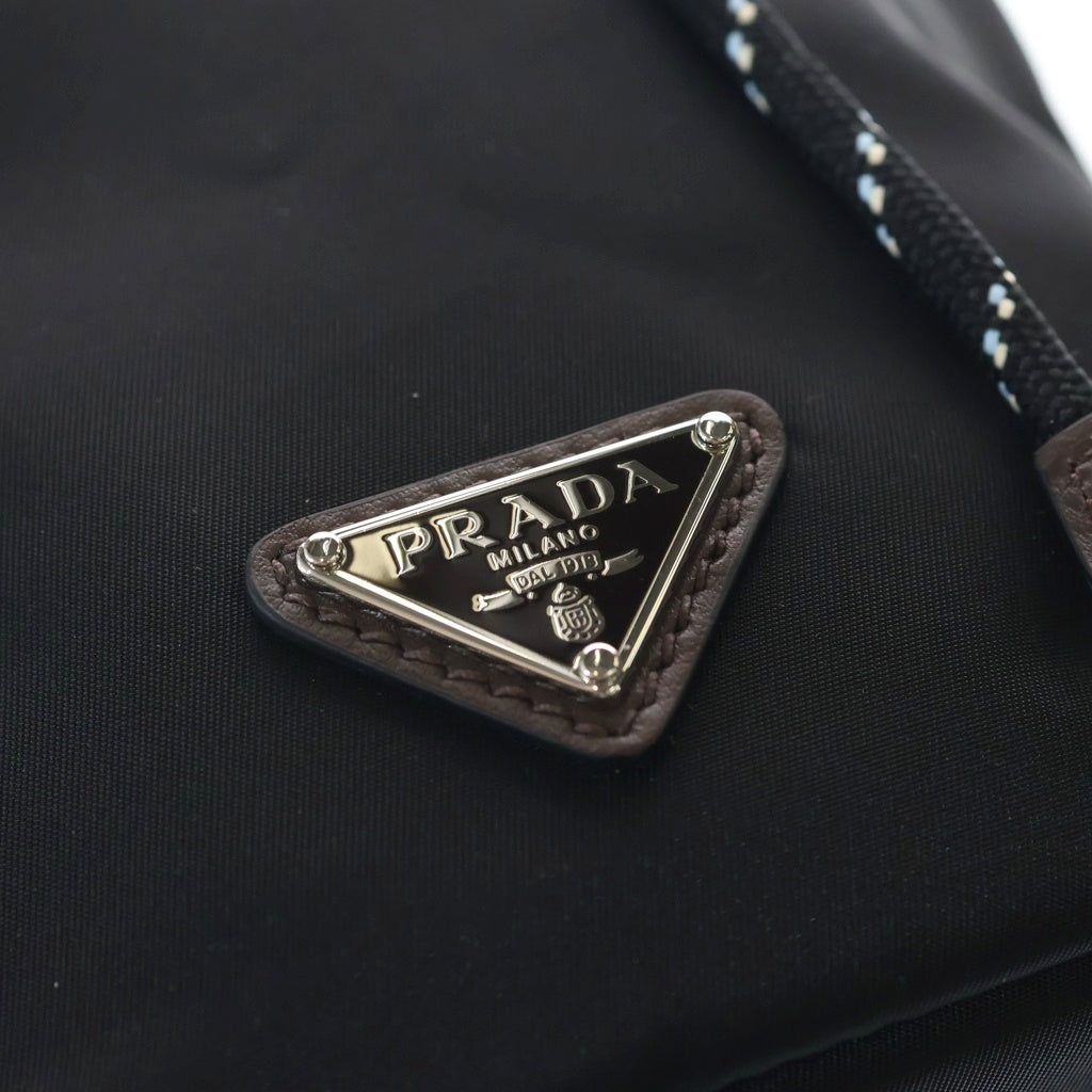 PRADA(プラダ) SPEEDROCK RE-NYLON POUCH スピードロック リナイロン 三角ロゴプレート ポーチ 巾着バッグ ブラック 2NE067