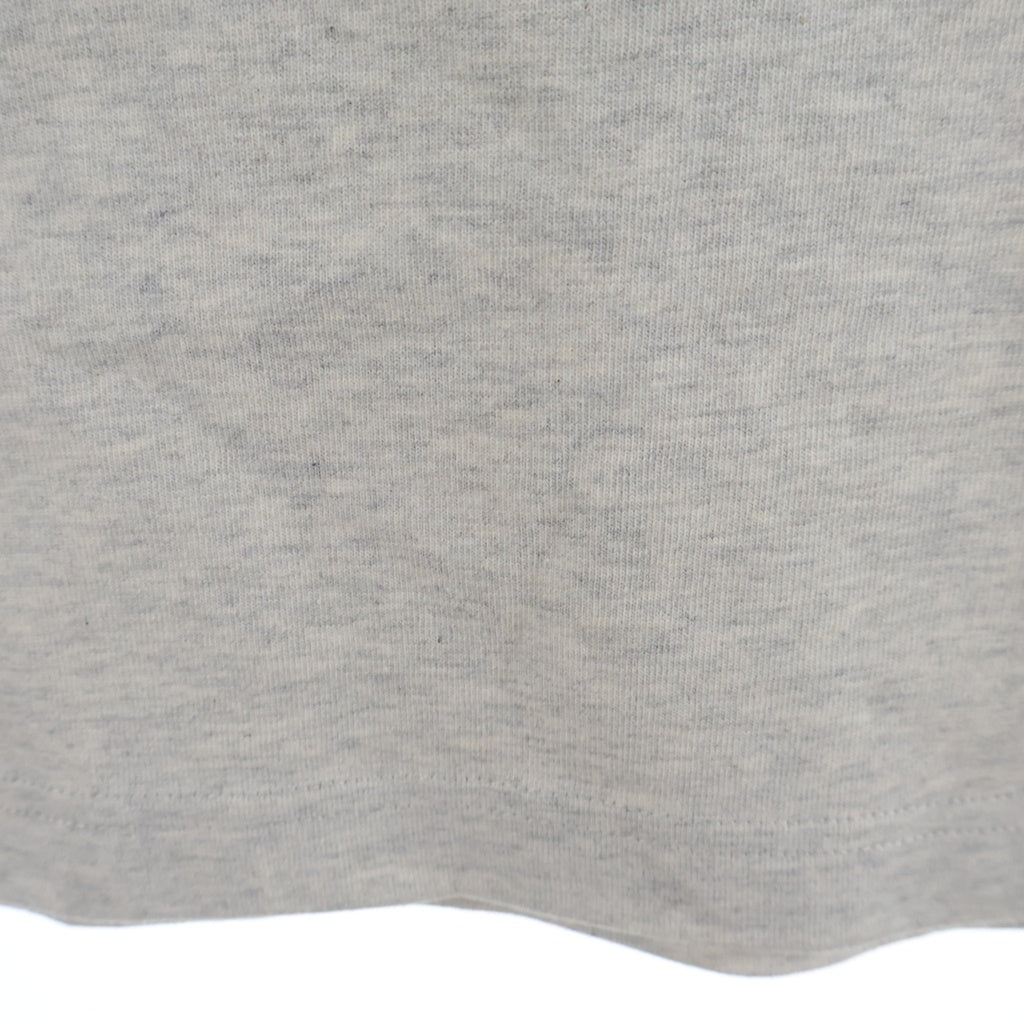 A.P.C(アーペーセー) 21SS ×Sacai サカイ 裾ジッパー フロントロゴプリントTシャツ 半袖クルーネックカットソー グレー 24213-1-94291