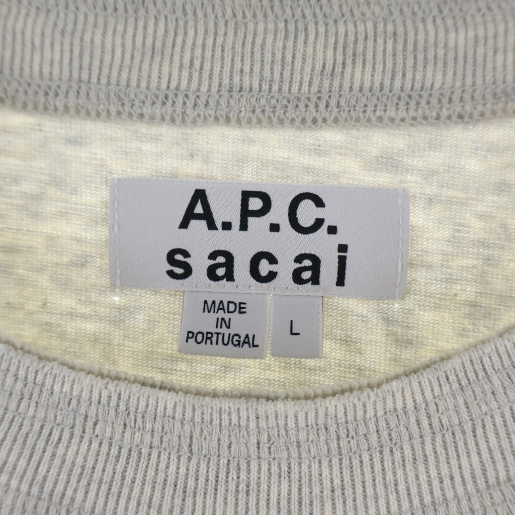 A.P.C(アーペーセー) 21SS ×Sacai サカイ 裾ジッパー フロントロゴプリントTシャツ 半袖クルーネックカットソー グレー 24213-1-94291