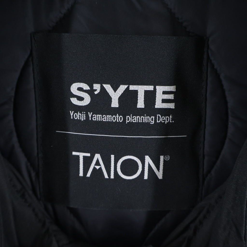 s'yte(サイト) ×TAION SOUVENIR EMBROIDERED QUILTED DOWN CHINA JACKET タイオン スーベニア エンブロイダリー チャイナ キルテッド ダウンジャケット ブラック UB-J14-920