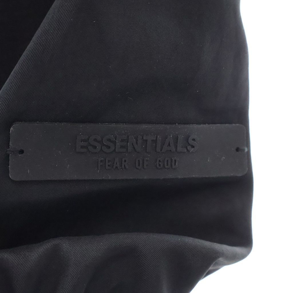FEAR OF GOD ESSENTIALS(フィアオブゴッド エッセンシャルズ) ジップアップ ナイロン スタンドカラー ジャケット ブラック 8325-343-1900
