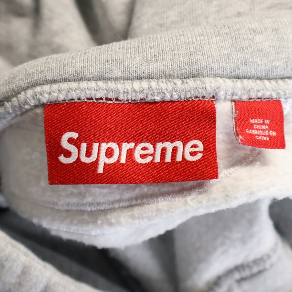 SUPREME(シュプリーム) 24AW Satin Applique Hooded Sweatshirt サテン アプリケ ロゴ エンブロイダリー プルオーバー スウェットシャツ パーカー フーディー グレー