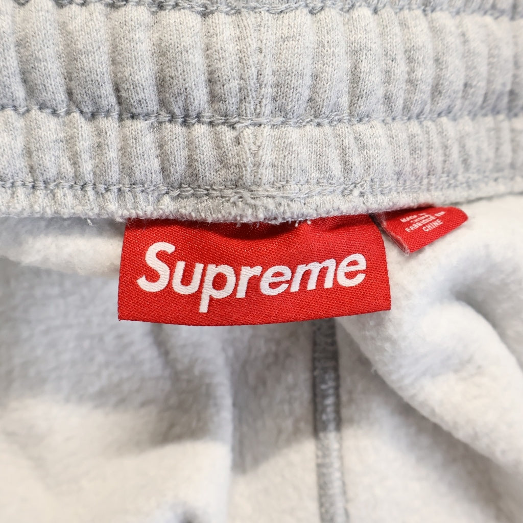 SUPREME(シュプリーム) 24AW Satin Applique Sweatpant サテン アプリケ ロゴ エンブロイダリー スウェットパンツ グレー