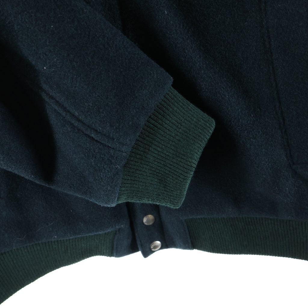 MAISON KITSUNE(メゾンキツネ) WOOL TEDDY JACKET ウール フォックスヘッド ロゴ刻印スナップボタン テディジャケット ブルゾン グリーン HU02208WM0002