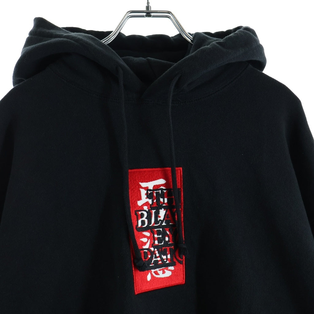 THE BLACK EYE PATCH(ブラックアイパッチ) LOGO SWEAT SHIRT フロントロゴ 取扱注意 プルオーバースウェットパーカー フーディー ブラック