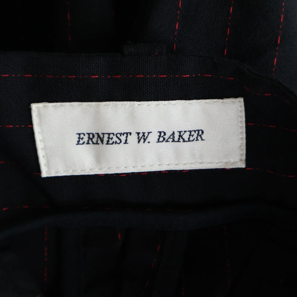 ERNEST W. BAKER(アーネストダブルベイカー) ピンストライプ センタープレス フレアスラックスパンツ ブラック/レッド