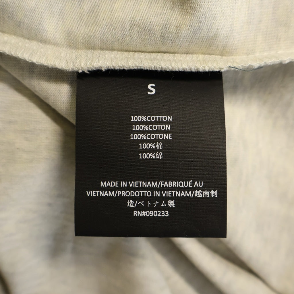 FEAR OF GOD ESSENTIALS(フィアオブゴッド エッセンシャルズ) MERCH TEE BOXY FIT ロゴプリント マーチ ボクシーフィット クルーネック 半袖Tシャツ カットソー グレー