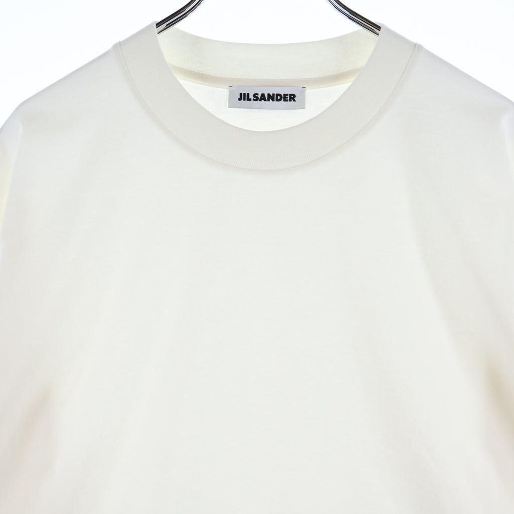 JIL SANDER(ジルサンダー) 26AW L/S T-SHIRTS バーティカルロゴプリント コットンジャージー クルーネック 長袖Tシャツ カットソー ホワイト J22GC0278