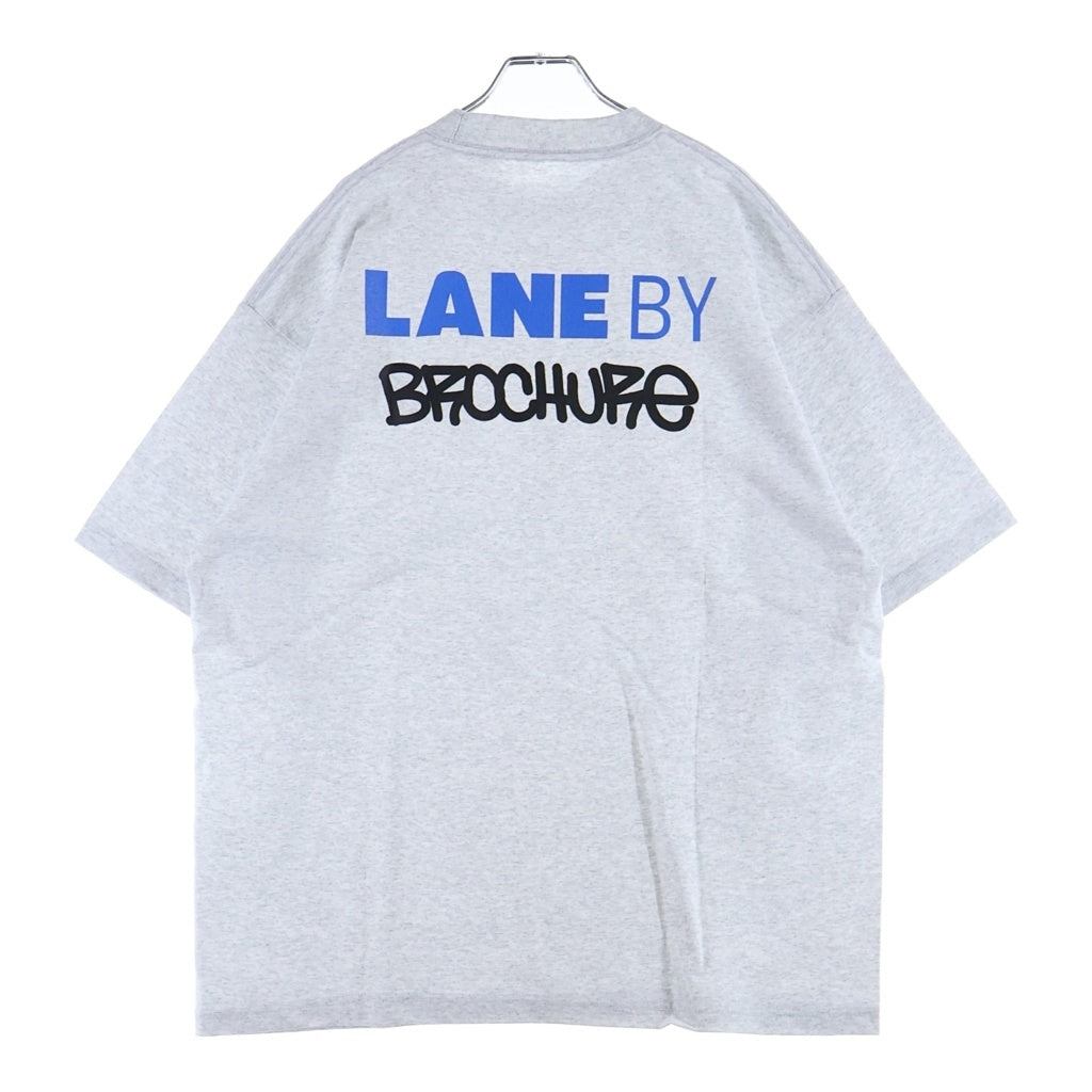 LANE BY BROCHURE(レーンバイブローシュアー) LANE BY 831 TEE ロゴプリントTシャツ グレー