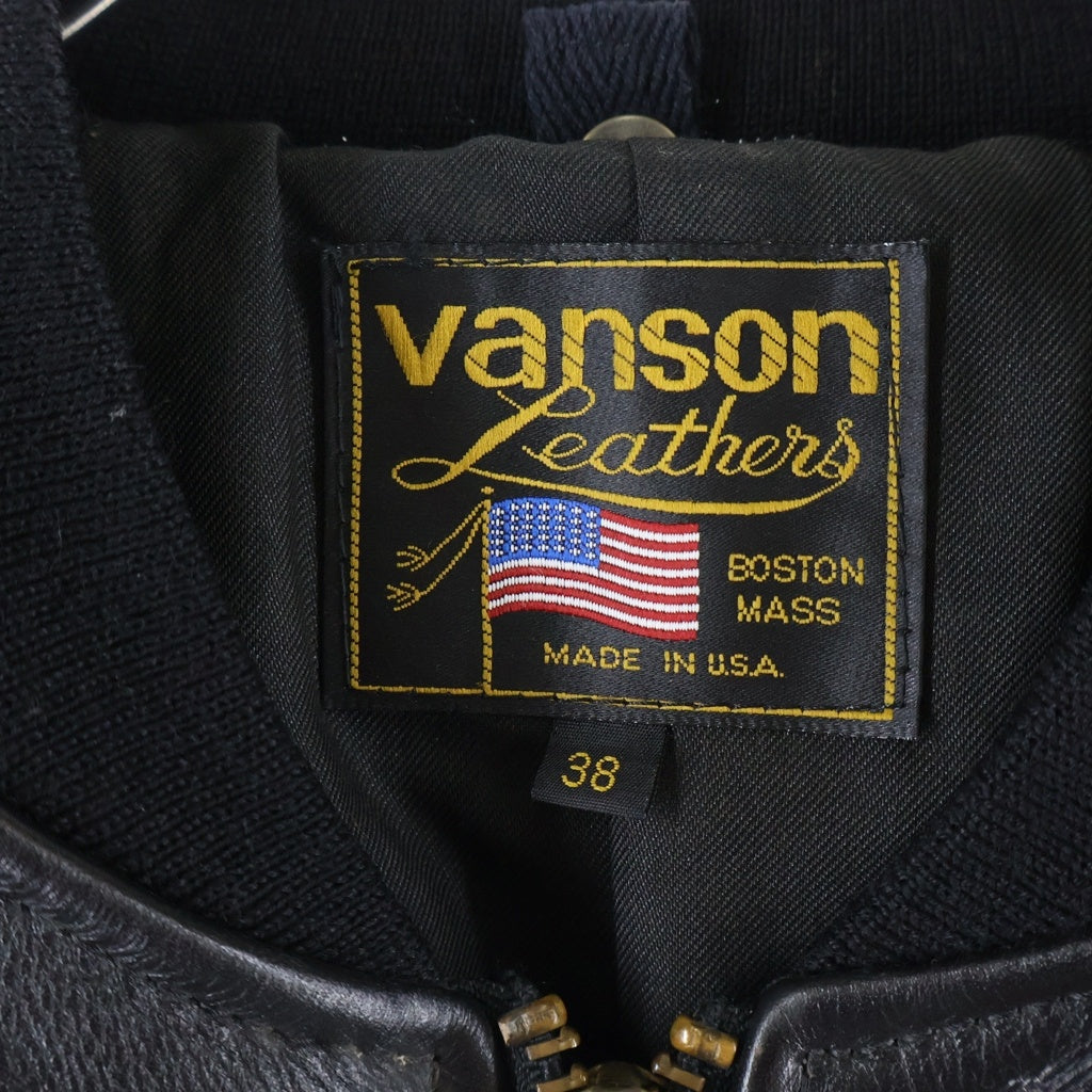 VANSON(バンソン) TJP ワッペン装飾 レザーレーシングジャケット スタジャン ジップアップブルゾン ブラック/レッド