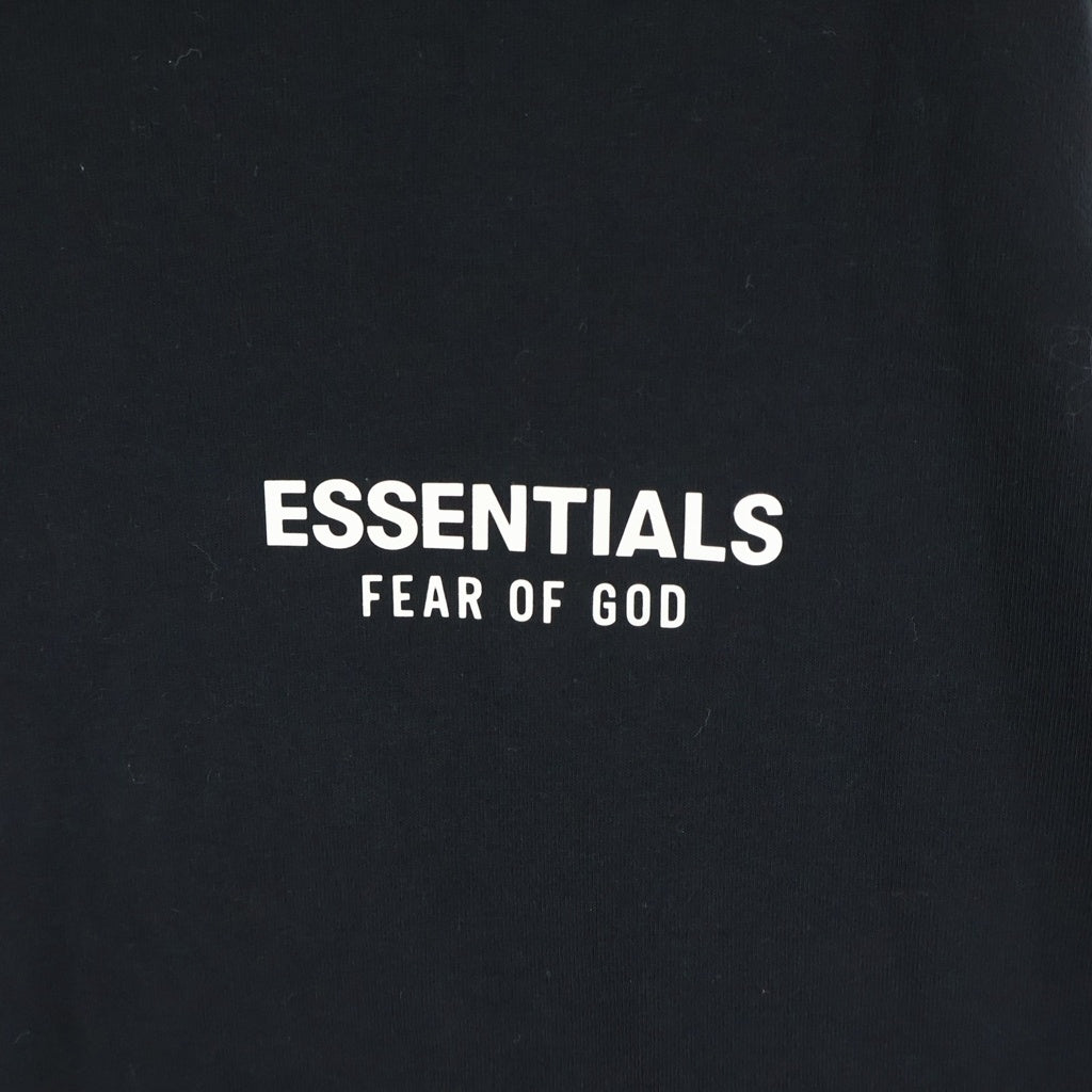 FEAR OF GOD ESSENTIALS(フィアオブゴッド エッセンシャルズ) JERSEY LONG-SLEEVE T-SHIRT ジャージー ロゴプリント クルーネック 長袖Tシャツ カットソー 125H0244370F