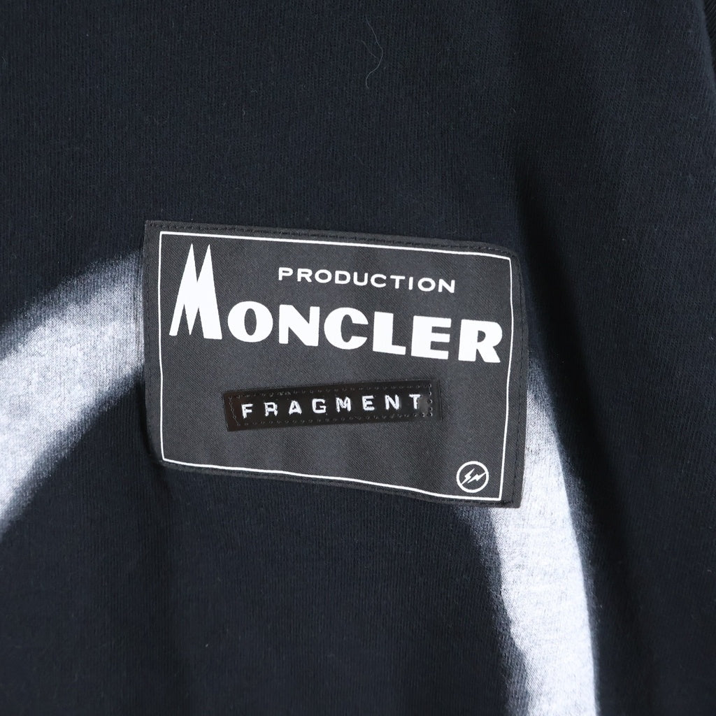 MONCLER GENIUS(モンクレール ジーニアス) ×FRAGMENT MAGLIA T-SHIRT フラグメント フロントロゴプリントTシャツ 半袖クルーネックカットソー ブラック F209U8C70710 8392B