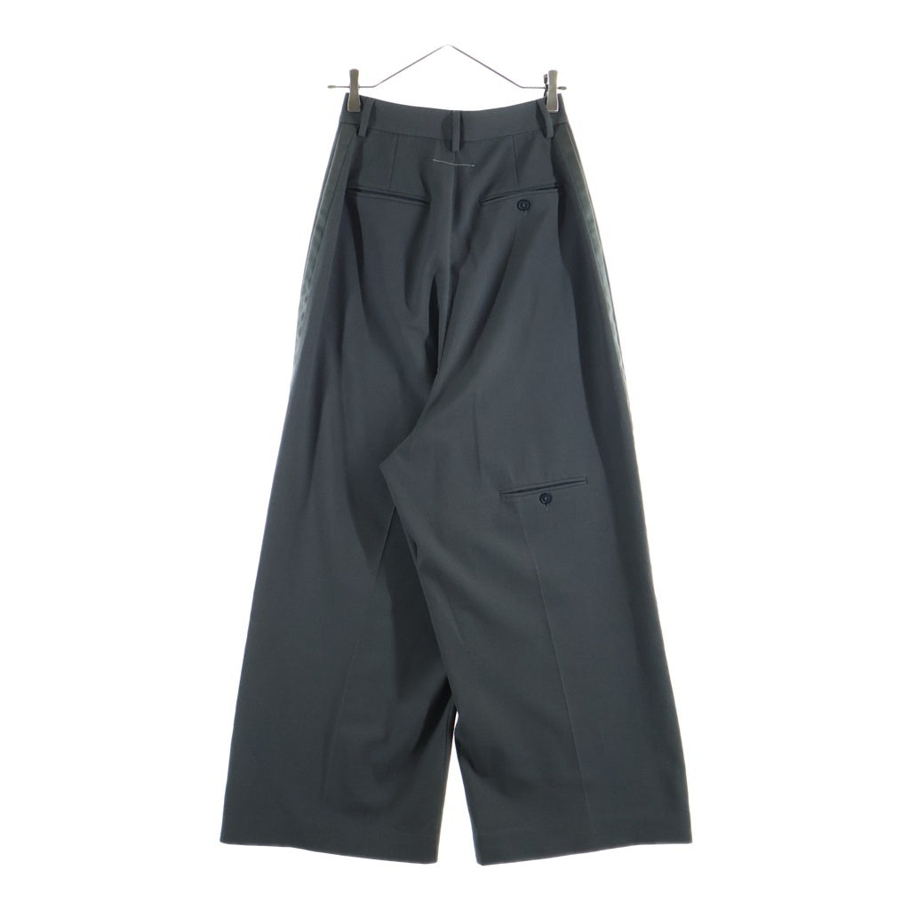 MM6 Maison Margiela(エムエムシックスメゾンマルジェラ) 24SS LIGHT STRETCH GABARDINE TROUSERS ライト ストレッチ ギャバジン トラウザーズ サイドライン ワイドパンツ レディース グレー S62KB0206
