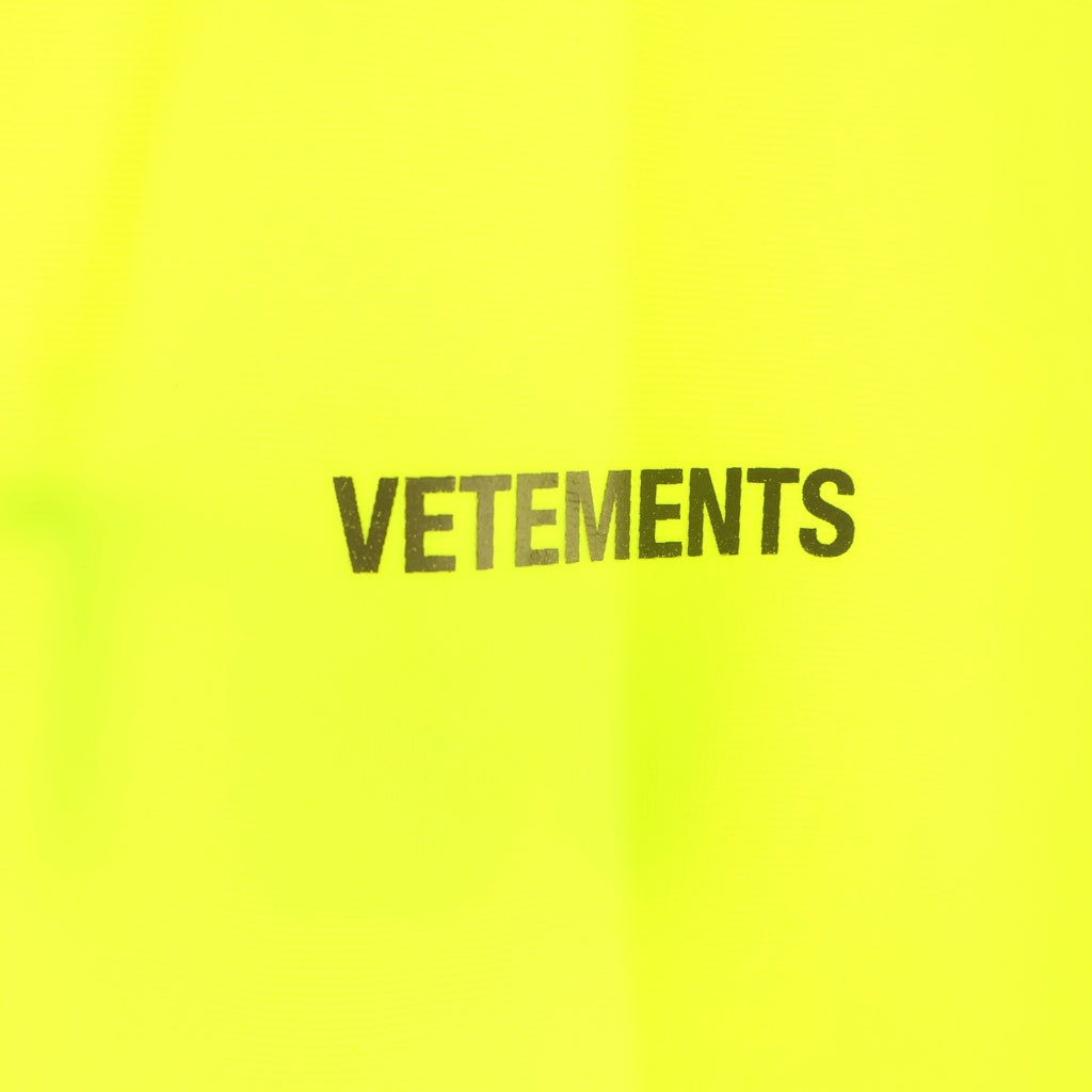 VETEMENTS(ヴェトモン) 18SS バックロゴプリント オーバーサイズド PVC フーデッドコート ジャケット イエロー WSS18JA32