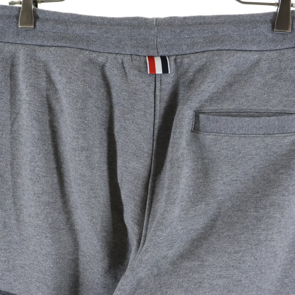 THOM BROWNE(トムブラウン) クラシック ループバック 4BAR スウェットパンツ グレー MJQ008A-06910-035