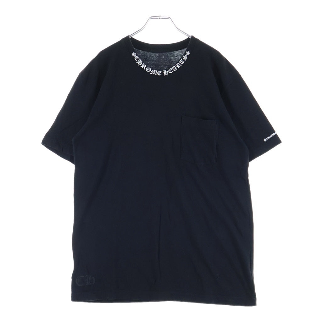 CHROME HEARTS(クロムハーツ) ネックロゴ スクロールラベルプリント クルーネック半袖ポケットTシャツ カットソー ブラック
