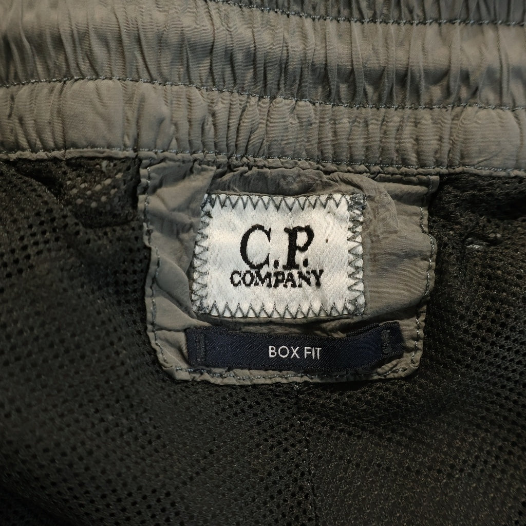 C.P. Company(シーピーカンパニー) 25AW FLATT NYLON BOXY CARGO PANTS フラット ナイロン ボクシー レンズ ジップアップ カーゴパンツ グレー 19CMPA311J-005991G