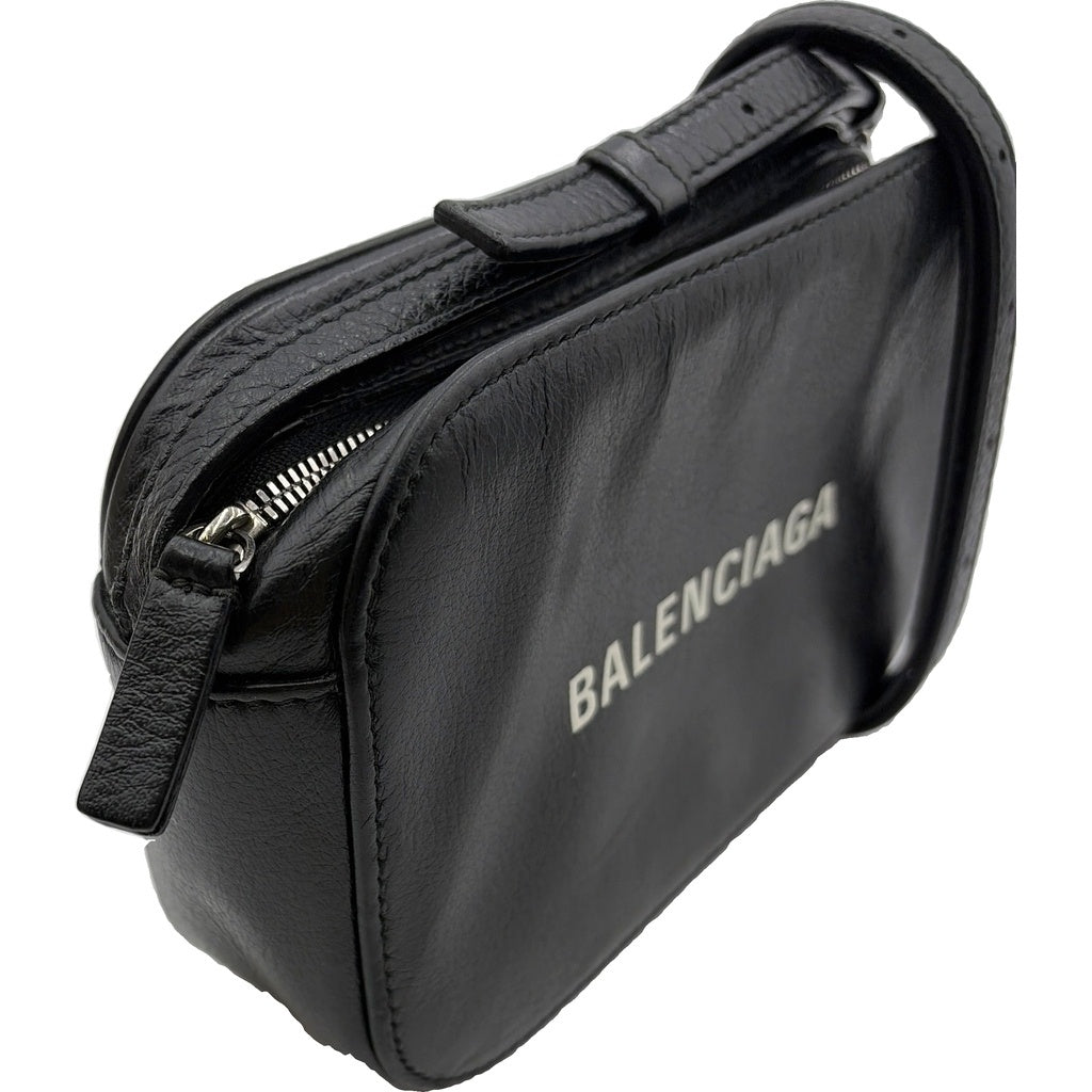 BALENCIAGA(バレンシアガ) EVERYDAY CAMERA BAG XS エブリデイ レザーショルダーカメラバッグ ブラック 652372 レディース