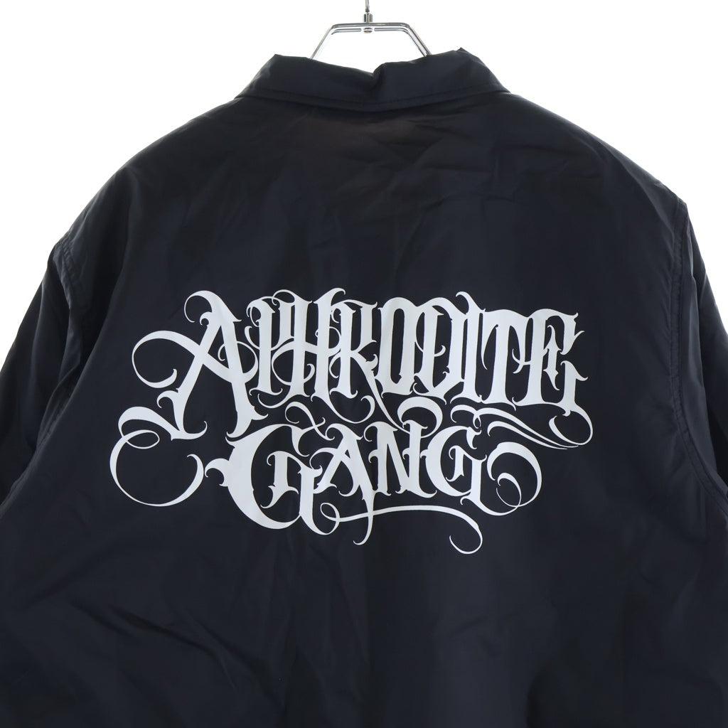 BUDSPOOL(バッズプール) APRHODITE GANG アフロディーテギャング ロゴプリント 内ボアコーチジャケット ブラック