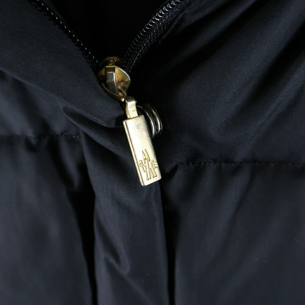 MONCLER(モンクレール) 茶タグ ファー付き ジップアップフーデッドダウンジャケット レディース ブラック 220-093-47352-90