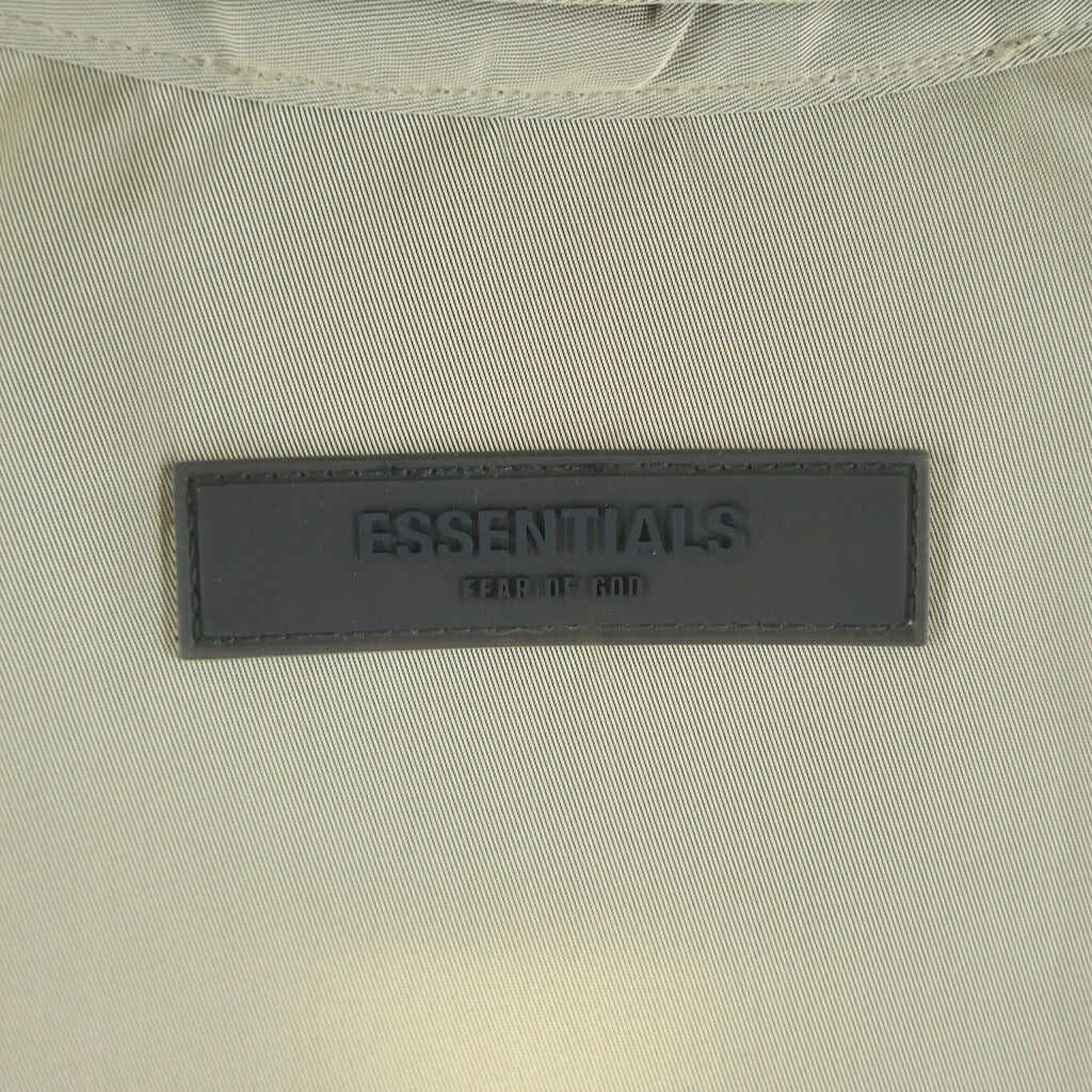 FEAR OF GOD ESSENTIALS(フィアオブゴッド エッセンシャルズ) バックロゴパッチ ナイロン コーチジャケット ベージュ