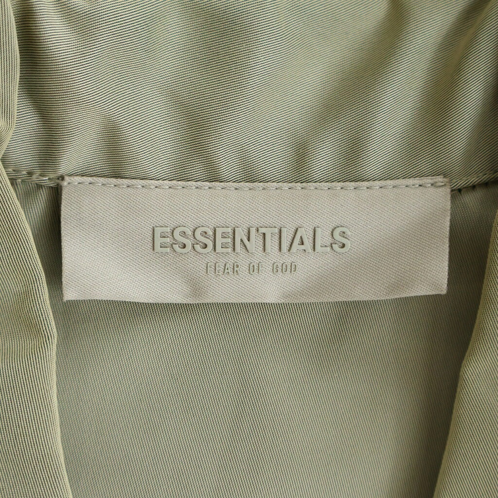 FEAR OF GOD ESSENTIALS(フィアオブゴッド エッセンシャルズ) バックロゴパッチ ナイロン コーチジャケット ベージュ