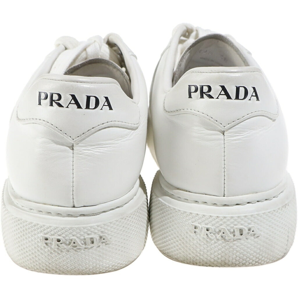 PRADA(プラダ) ロゴプリント プラットフォーム レザーローカットスニーカー ホワイト 1E223M