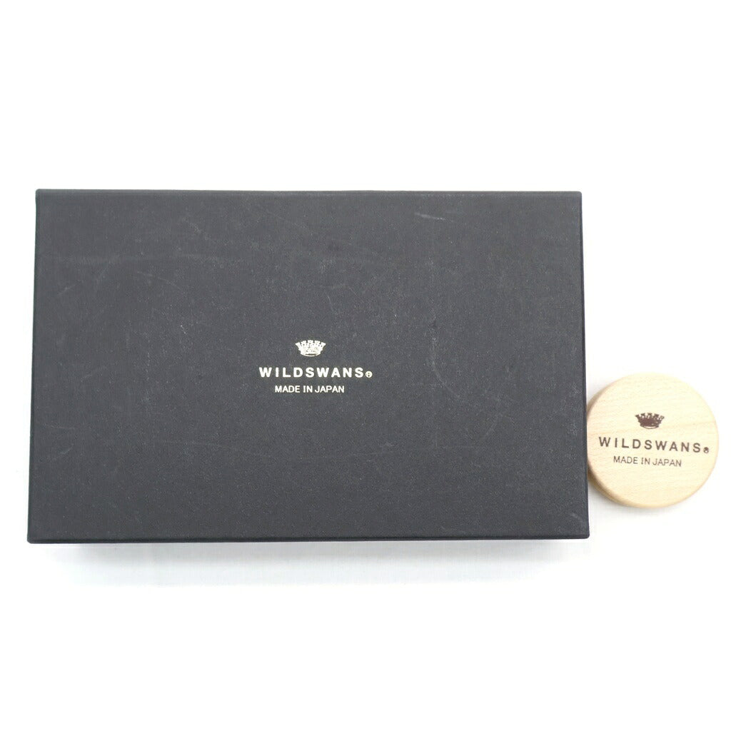 WILDSWANS(ワイルドスワンズ) ロゴ刻印 レザー コンパクトウォレット 折り畳み財布 ブラウン