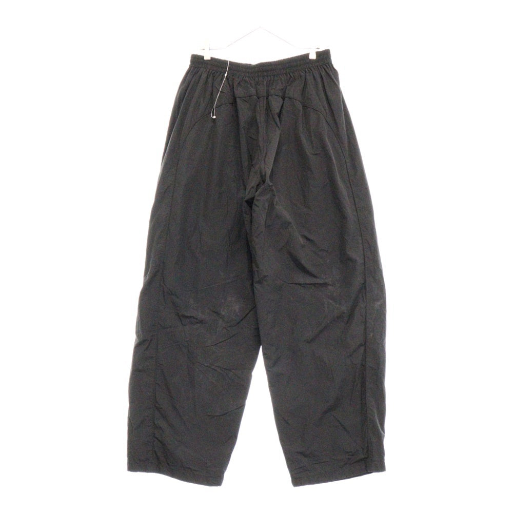 BALENCIAGA(バレンシアガ) 24SS PARIS SOCCER TRACKSUIT ナイロンオーバーサイズロングパンツ ブラック 780874 TPQ38