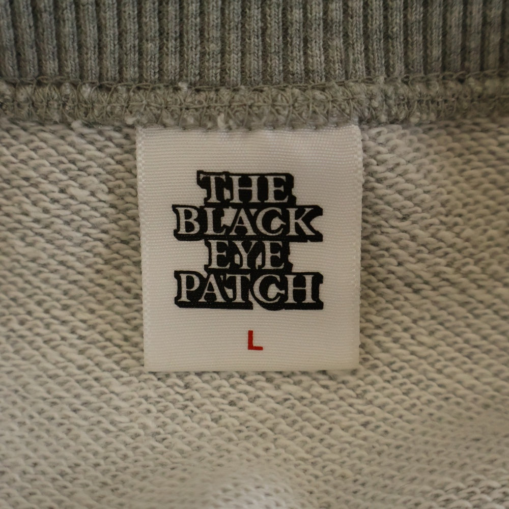 THE BLACK EYE PATCH(ブラックアイパッチ) FINANCAL LOGO CREWSWEAT ロゴ刺繍 クルーネックスウェットトレーナー グレー