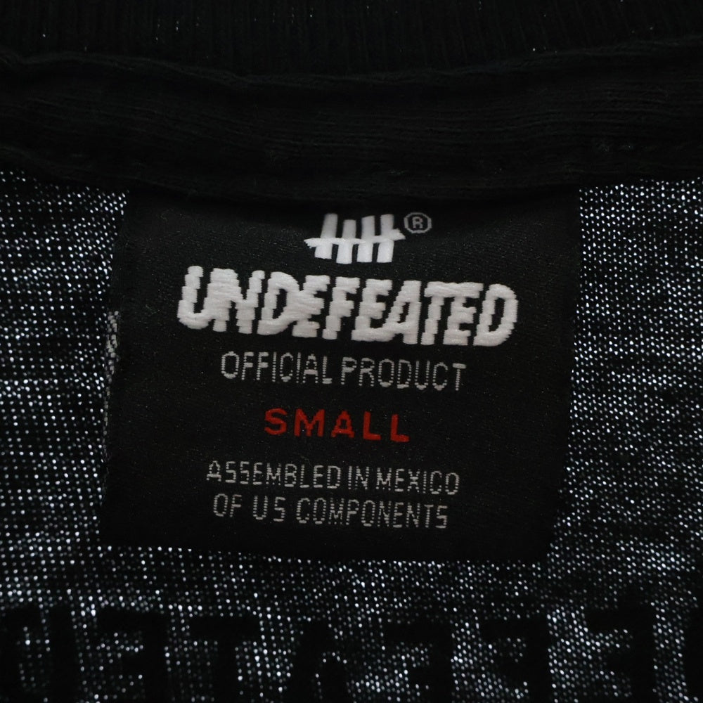 UNDEFEATED(アンディフィーテッド) No Guts No Glory プリント 半袖Tシャツ カットソー ブラック