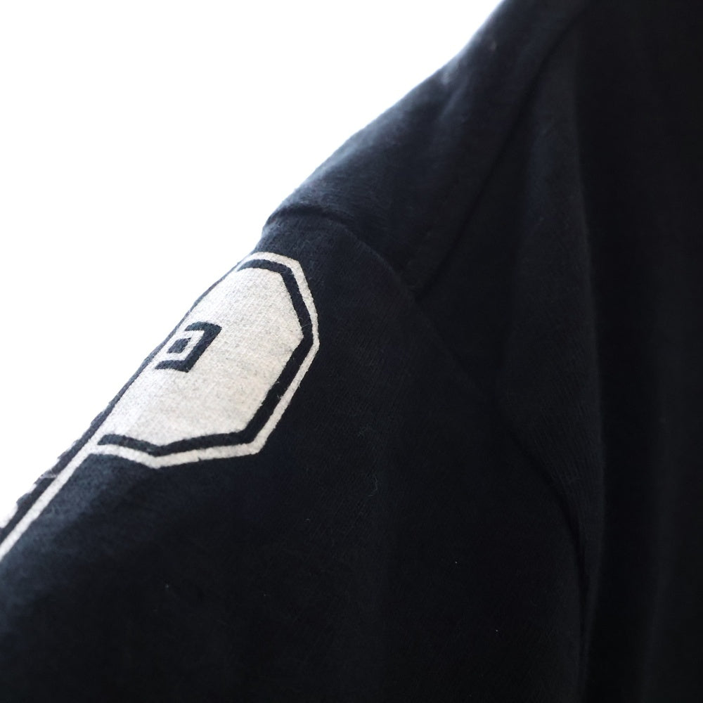UNDEFEATED(アンディフィーテッド) スリーブロゴプリント ポケット付き クルーネック 長袖Tシャツ カットソー ブラック 514226
