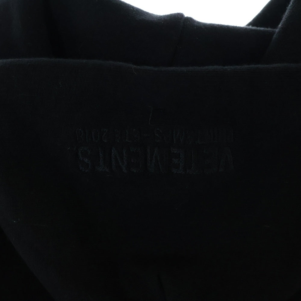 VETEMENTS(ヴェトモン) 18SS テープロゴプルオーバーパーカー ブラック レディース WSS18TR26