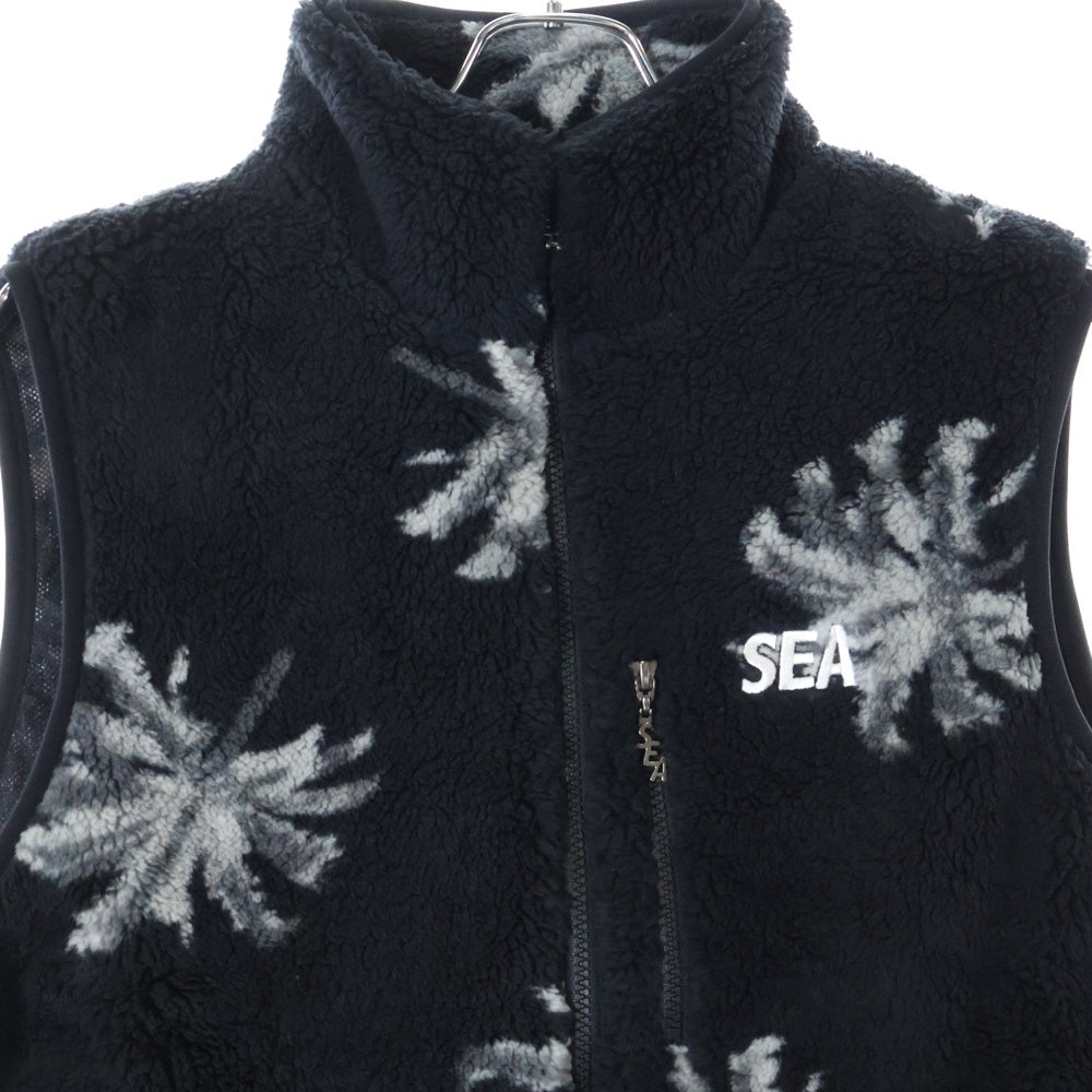 WIND AND SEA(ウィンダンシー) WDS PALM TREE PATTERN FLEECE VEST パームツリーパターン フロントロゴ刺繍 総柄 フリースベスト ブラック/ホワイト WDS-O-PMT-23-Q2-JK-03