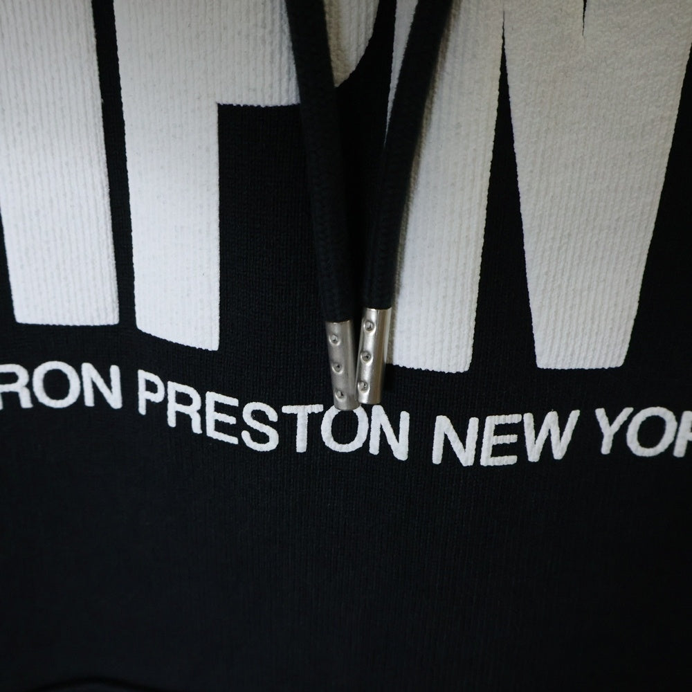 HERON PRESTON(ヘロンプレストン) 23AW PRESTONREG HPNY HOODIE ロゴプリント プルオーバー スウェットパーカー フーディ ブラック/ホワイト HMBB024C99JER0041001