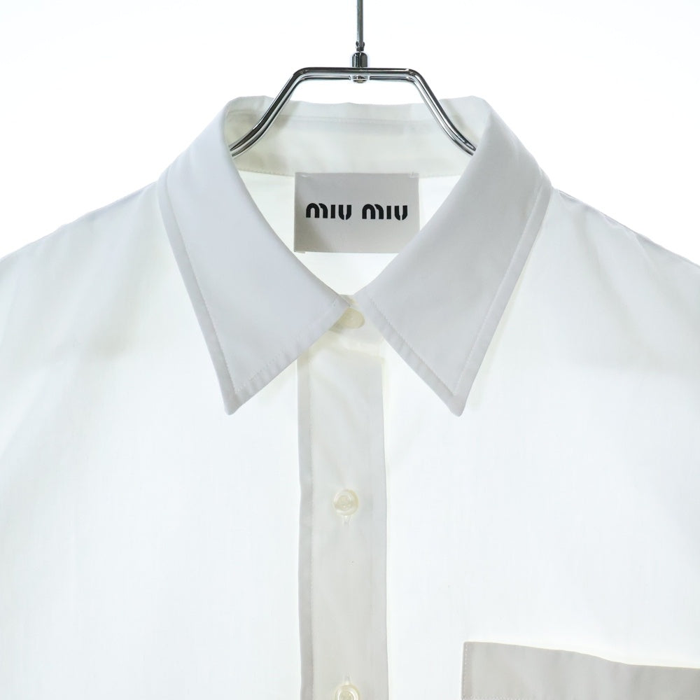 miumiu(ミュウミュウ) 24SS フロントポケット ロゴパッチ 長袖シャツ ホワイト DNA067