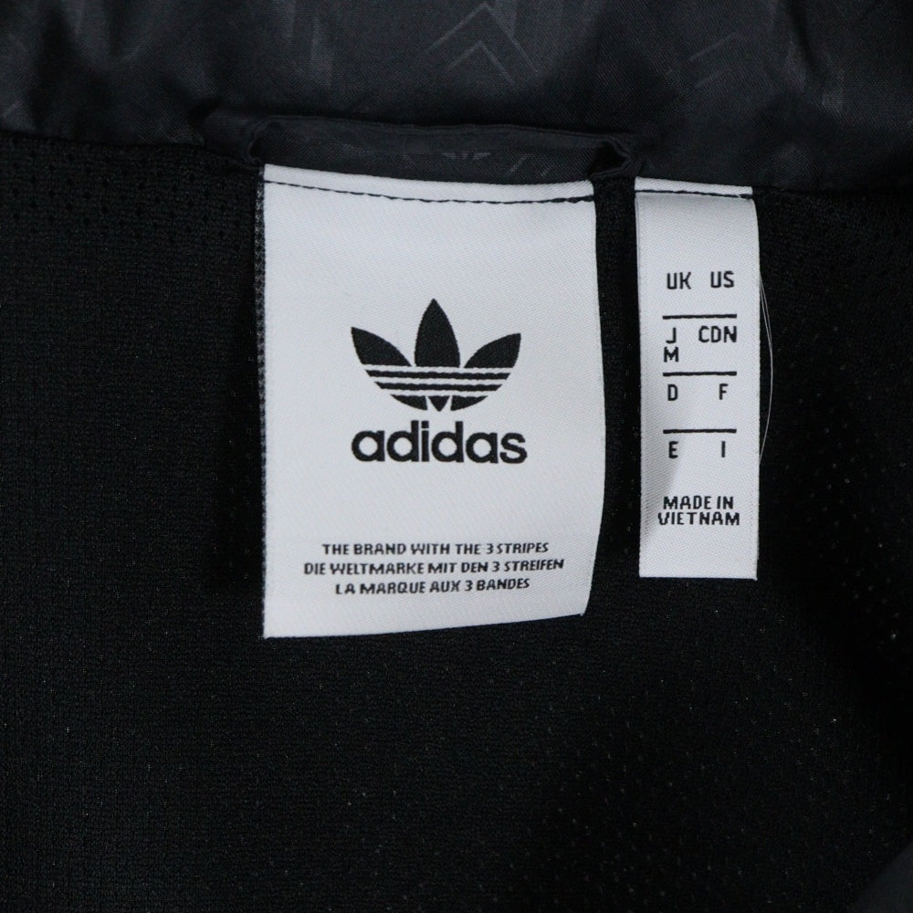 adidas(アディダス) 総柄 ロゴプリント ジップアップ ナイロンジャケット ブラック FM3413