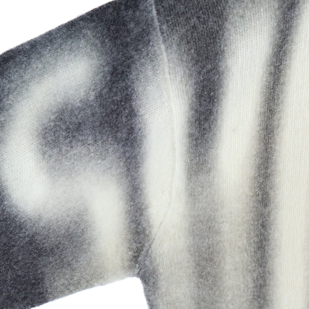 SUPREME(シュプリーム) 23AW Blurred Logo Sweater ブラードロゴ ウール混 ニットセーター ホワイト/グレー