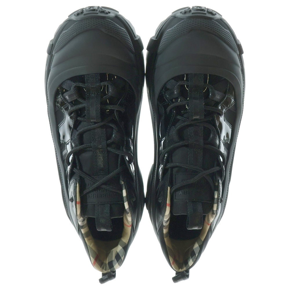 BURBERRY(バーバリー) ARTHUR アーサー パテント レザー ローカットスニーカー ブラック 8035440