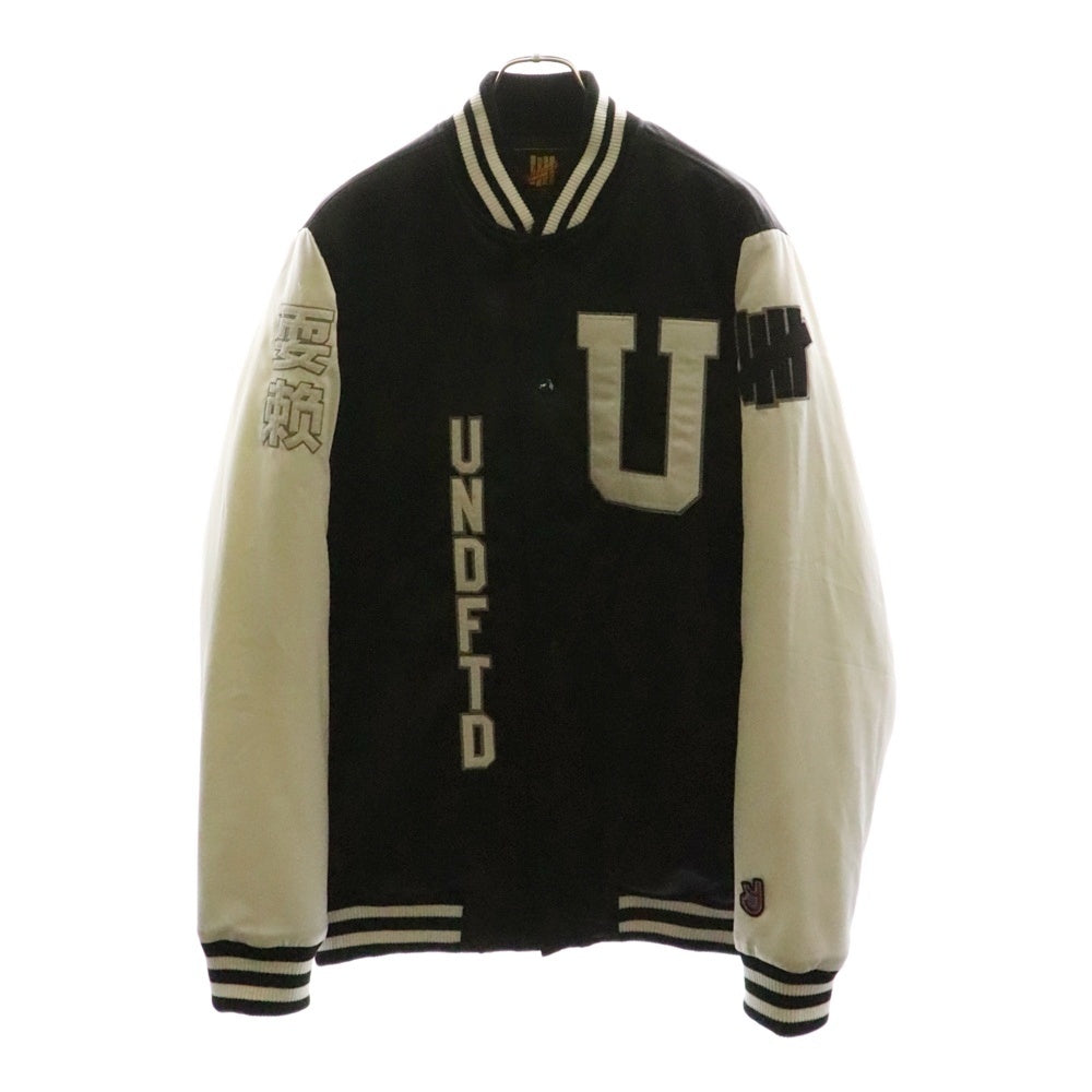 UNDEFEATED(アンディフィーテッド) ロゴ ボタンダウン ポリエステル スタジャン ジャケット ブルゾン ブラック ブラック/ホワイト