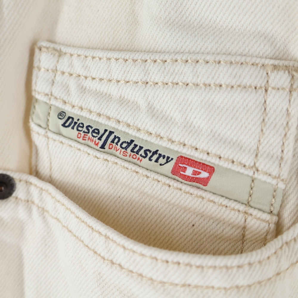 DIESEL(ディーゼル) 2020 D-VIKER ストレート デニムパンツ アイボリー AO5157