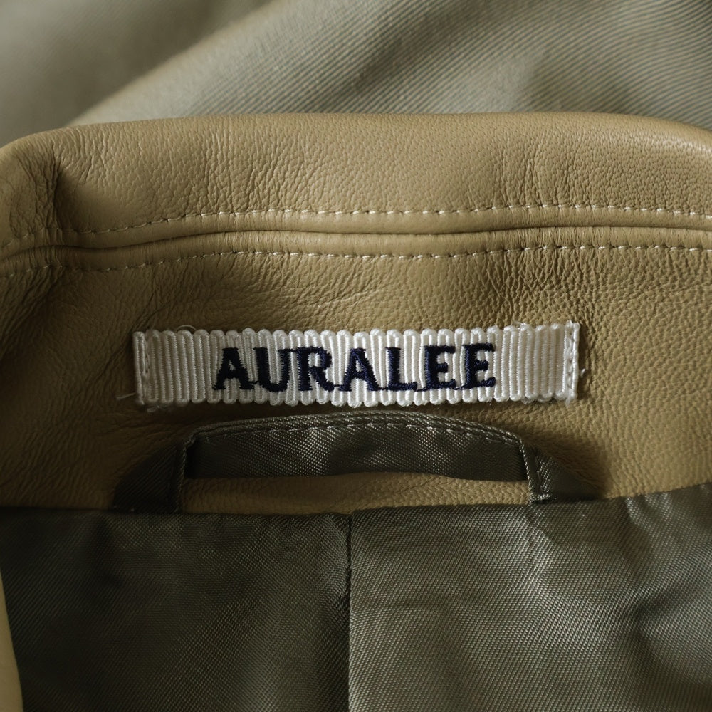 AURALEE(オーラリー) 25SS LIGHT WOOL MAX GABARDINE CHAMBRAY SOUTEIN COLLAR COAT ライト ウール マックス ギャバジン シャンブレー レザー ステンカラーコート ベージュ A25SC01MC