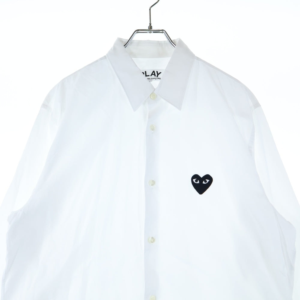 PLAY COMME des GARCONS(プレイコムデギャルソン) ワンポイントエンブロイダリー 長袖 レギュラーカラーシャツ ホワイト AZ-B004 AD2021/8