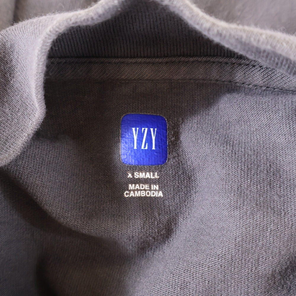 Yeezy Gap Engineered by Balenciaga(イージー ギャップ エンジニアードバイ バレンシアガ) DOVE 3/4 SLEEVE TEE ドーヴ ロゴプリント 半袖Tシャツカットソー チャコールグレー 471286