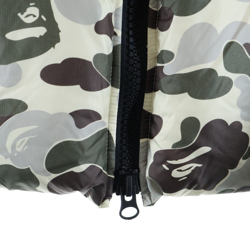 A BATHING APE(アベイシングエイプ) 23AW ×CANADA GOOSE ABC CAMO CROFTON PUFFER カナダグース 総柄 カモフラ フーデッド ダウンジャケット ブラウン/カーキ 2252MBE