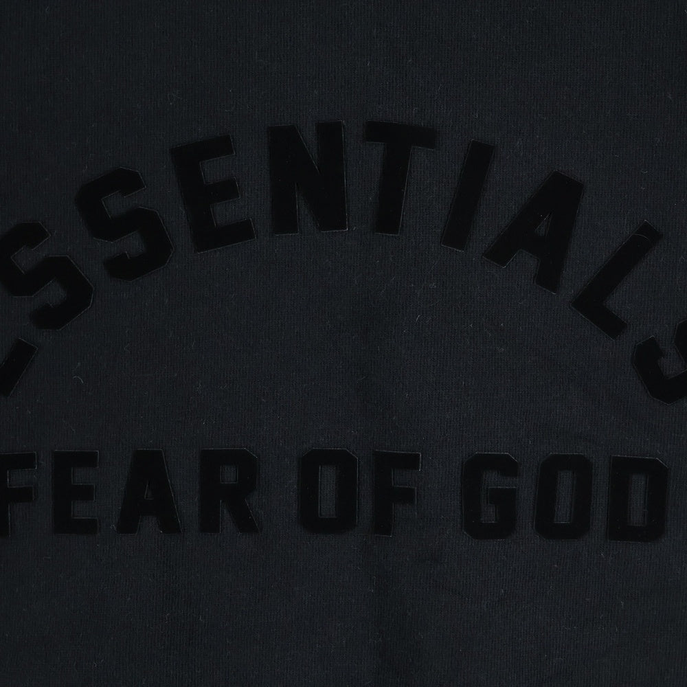 ESSENTIALS FEAR OF GOD(エッセンシャル フィアオブゴッド) ラバーロゴ モックネック 半袖Tシャツ ブラック