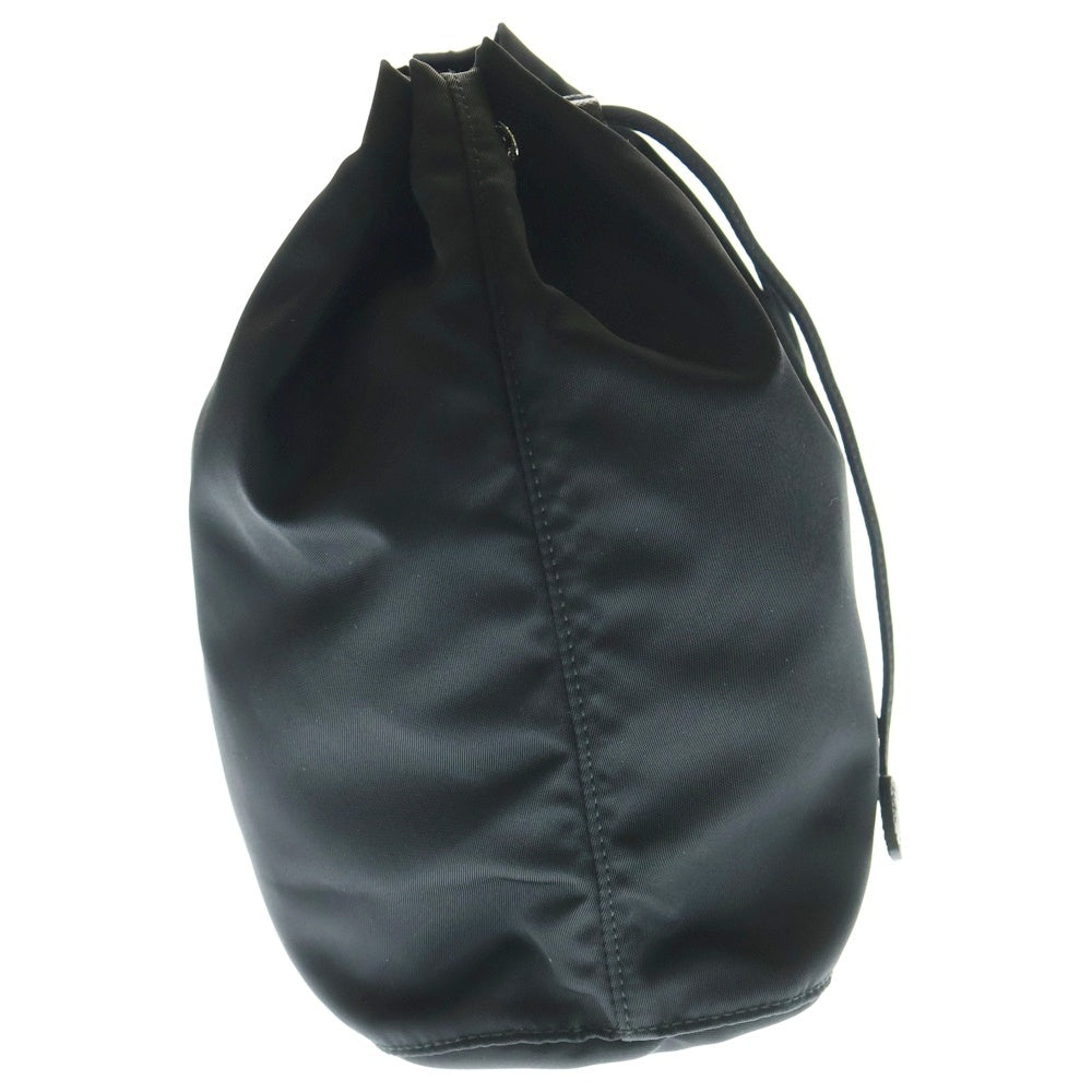 PRADA(プラダ) トライアングルロゴプレート ナイロン 巾着 ポーチ ブラック